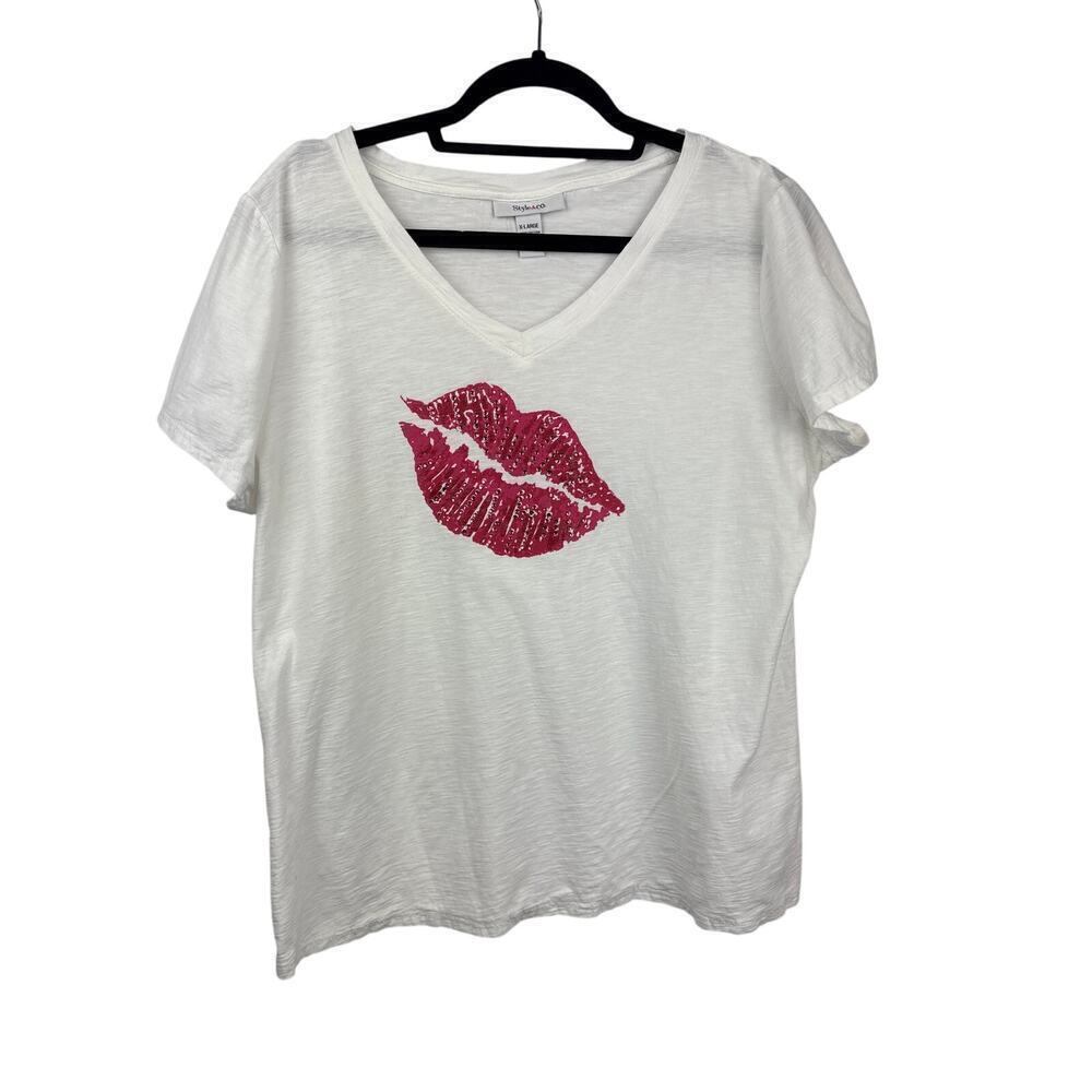 Women’s Style & Co Size XL White Short Sleeve Shirt with Red Lips Design